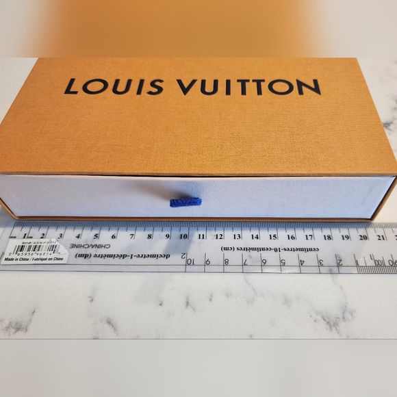 LOUIS VUITTON - Small giftbox (Authentic) 1 - Picture 3 of 5